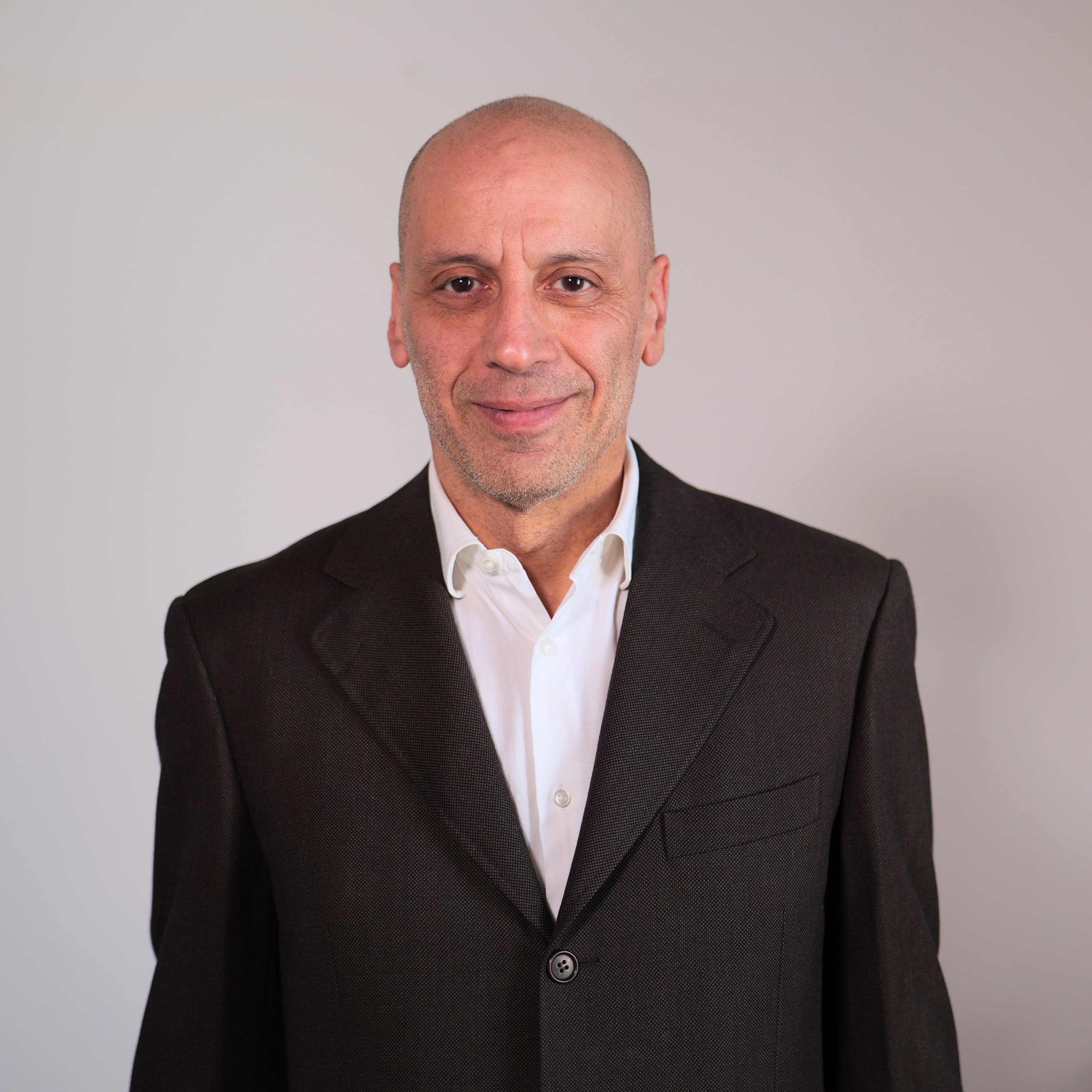 Roberto M.