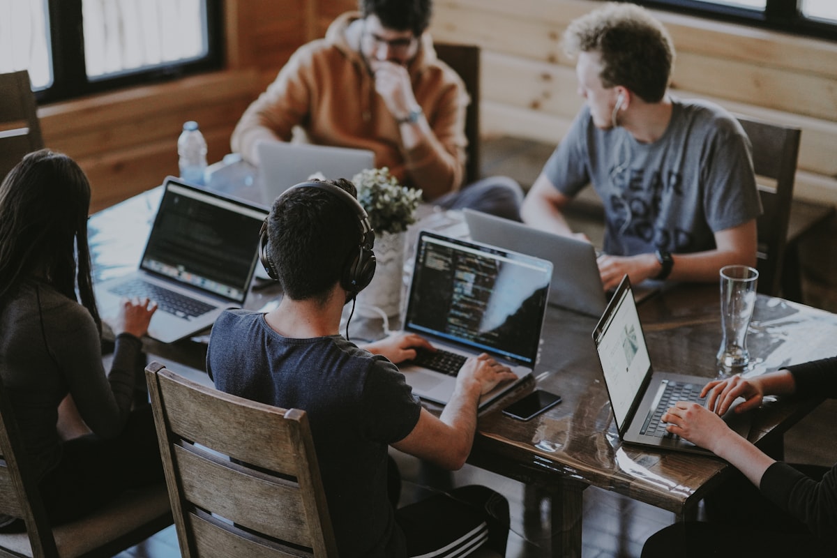 Professionisti tech al lavoro